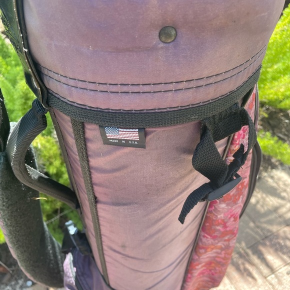 Ladies Golf Cart Bag
With shoulder strap and accessories pouch . - Picture 11 of 15